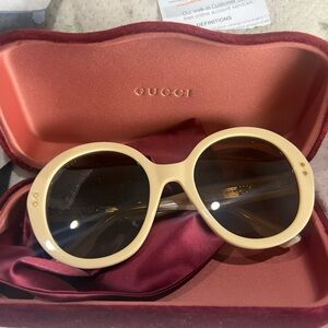 new gucci sunglasses .. new only tried in come with case. bought for 505 + tax.